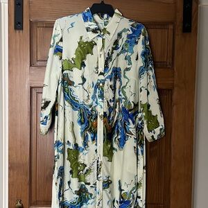 Watercolor design midi. Has pockets and a belt.  Wear with or without the belt.